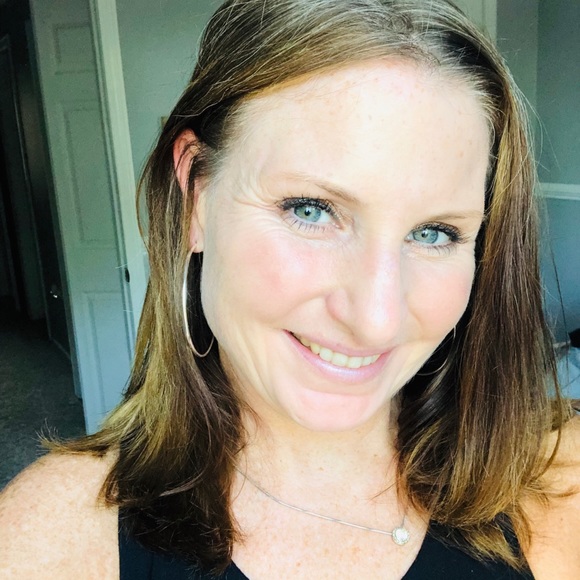 Meet your Posher, Melissa - Picture 2 of 4